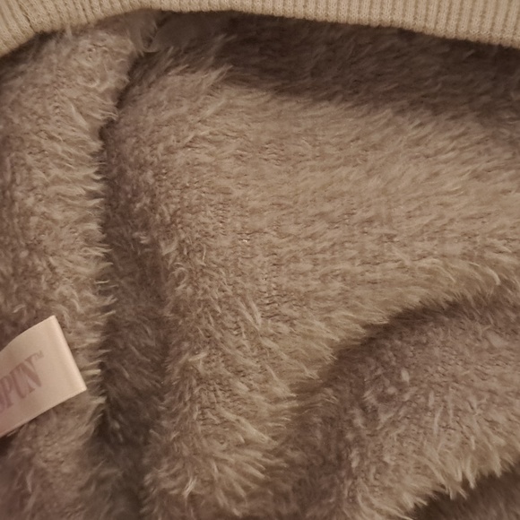 NWT HOLIDAY SWEATSHIRT - Picture 8 of 11